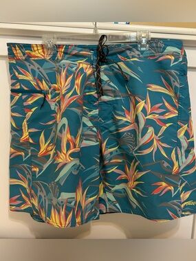 Patagonia Men’s Teal Tropical print Swim Trunks size 40 zip pocket drawstring